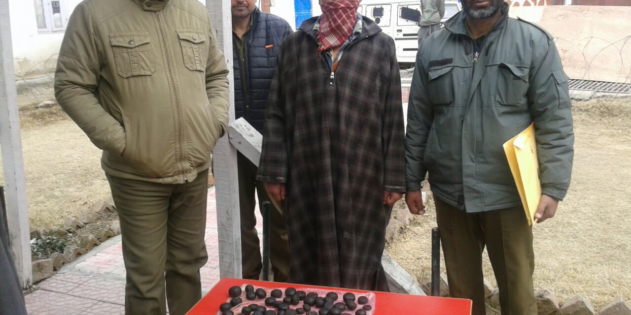 Drug peddler arrested with 1.4 kg cannabis in Kangan