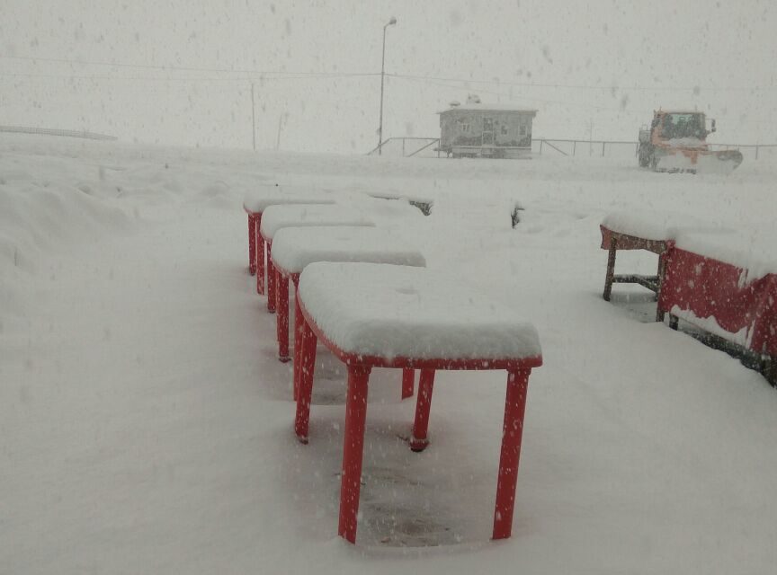 Snowfall closes several roads in upper reaches