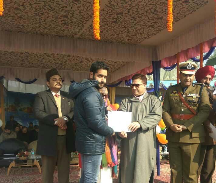 Kashmir News Zone Online Editor Felicitated In Ganderbal