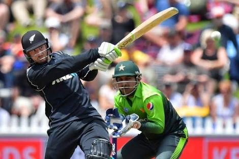New Zealand beat Pakistan by 15 runs to seal series sweep whitewash over the tourists.