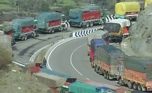 Fresh landslides disrupt traffic on Kashmir highway