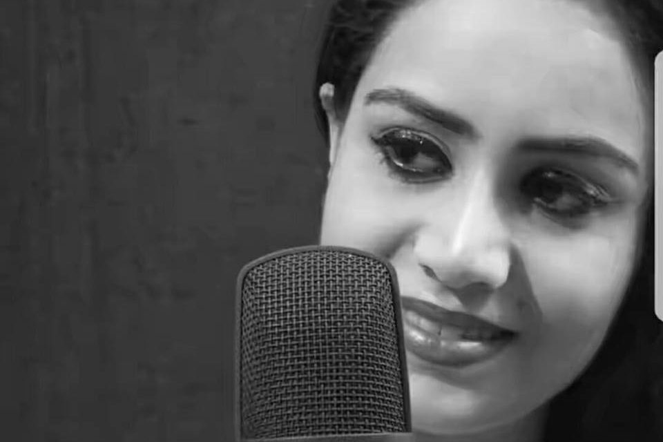 Bandipora Singing Queen shines again, releases her Another Song in Kashmiri Language