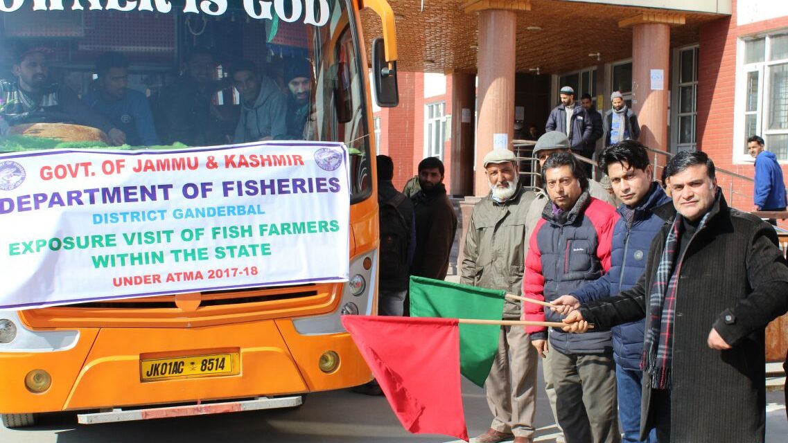 Exposure visit of Fish farmers flagged off by ADDC Ganderbal