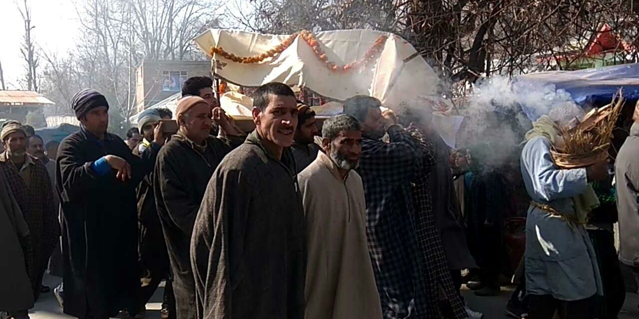 Muslims Help Perform Last Rites Of Pandit In Lar Ganderbal