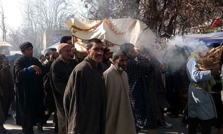 Muslims Help Perform Last Rites Of Pandit In Lar Ganderbal