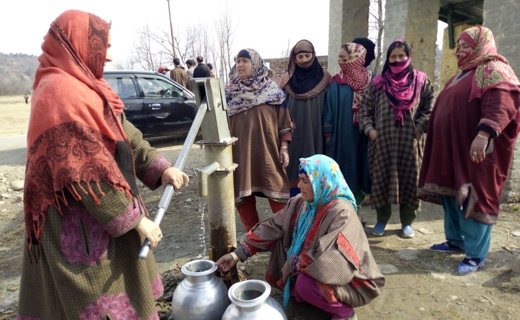 People of a remote village of Kulgam have no water supply yet the village depends upon a single tube well