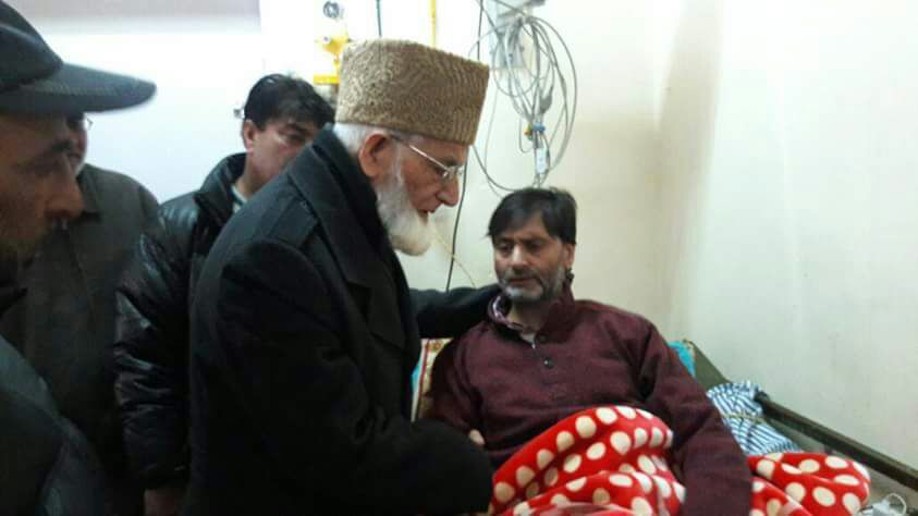 Hurriyat (G) chairman Syed Ali Geelani on Saturday visited ailing Jammu and Kashmir Liberation Front (JKLF) chairman Yasin Malik at SKIMS Soura.