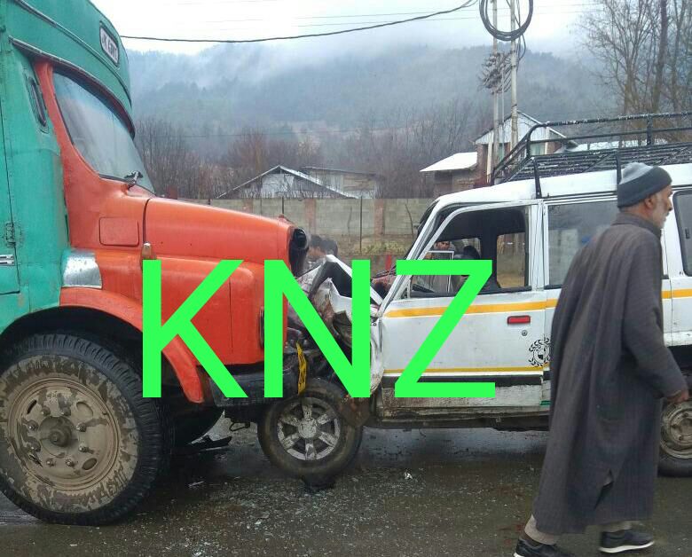 Several Passengers injured in a Road Mishap at Badoora Achabal Anantnag