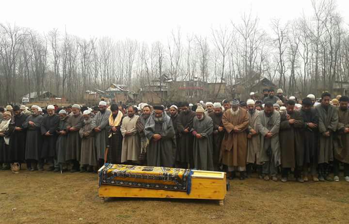 Thousands attend funeral procession of Jamati Islamiya Leader at Kulgam