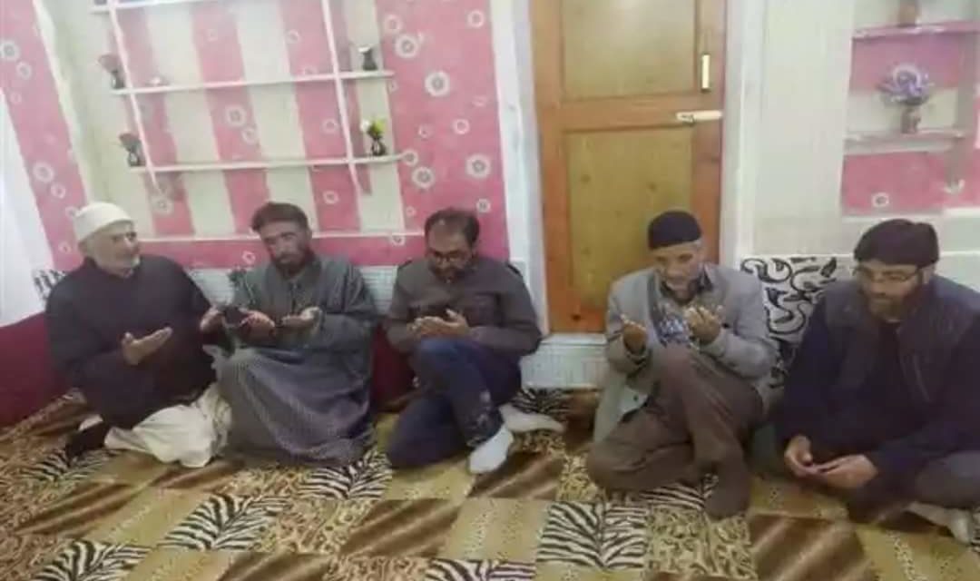 On Mirwaiz’s Directions, Hurriyat (M) Delegation Visits Slain Kangan Youth’s Family;