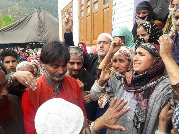 Chairman JKLF Yasin Malik visits Chattergul, expresses solidarity with the bereaved family of Slain Aamir Lone