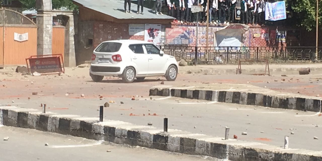 Clashes in GDC Anantnag, Tear Gas Shelling on Students