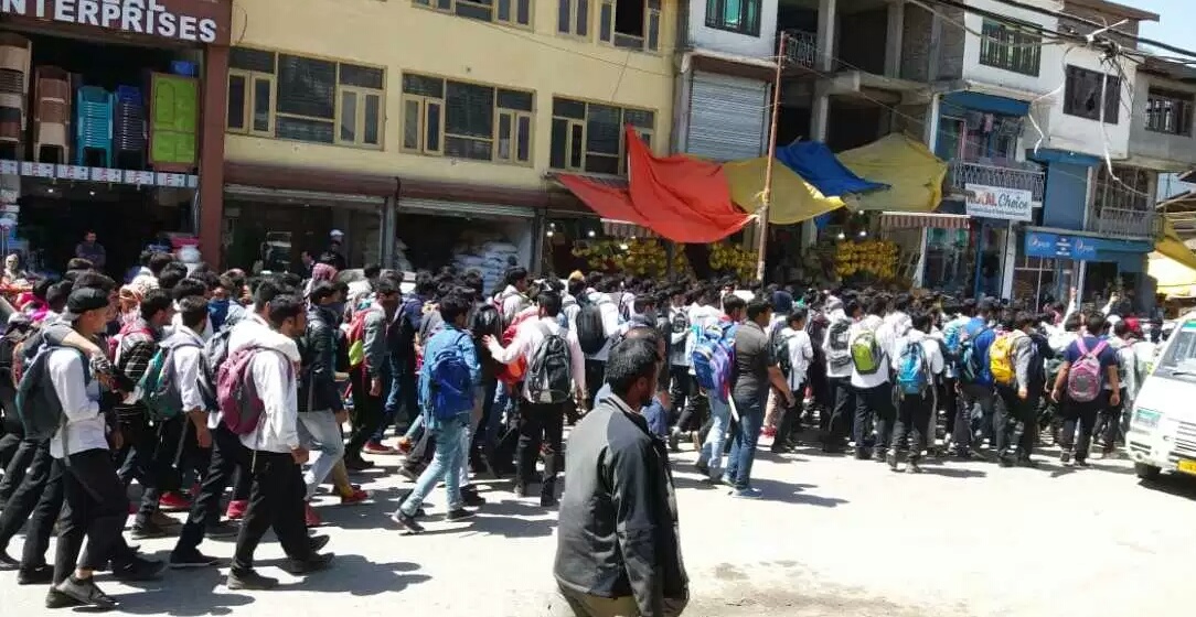 Kangan Students hold Peaceful Protest rally against Brutal Rape And Murder of Asifa