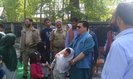 Ishfaq Jabbar holds public darbar at Lar