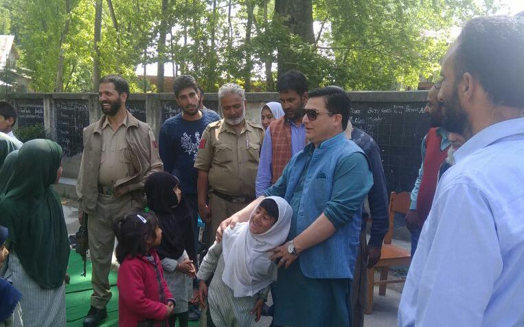 Ishfaq Jabbar holds public darbar at Lar