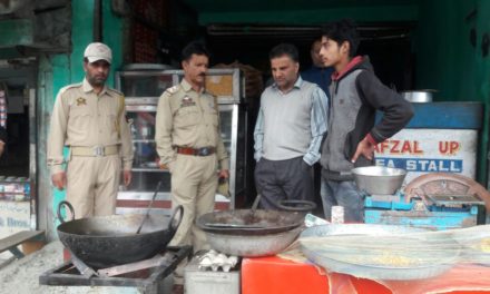 Market Checking Intensified At Kangan on the eve of Ramzan-ul-Mubarak