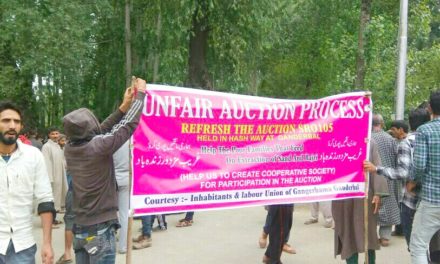 Labourers protest in Ganderbal against auction of minor mineral mining on lease