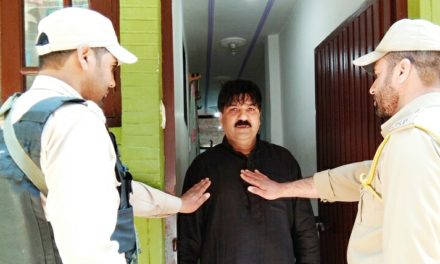 Hilal War Pays Glowing Tributes to Moulana Farooq, Lone and Others