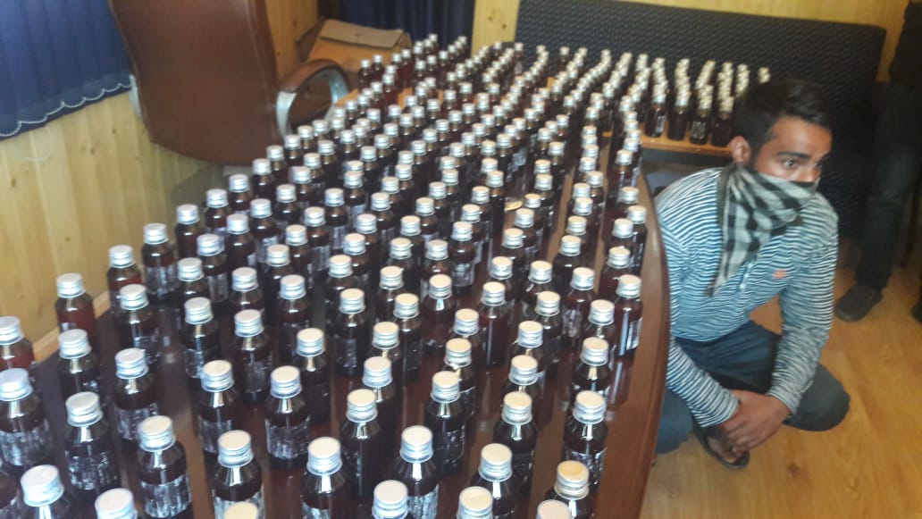 Pattan Police arrested notorious drug peddler along with huge consinement of Codine