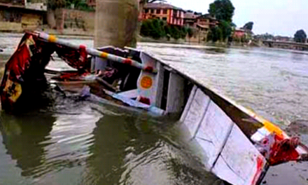Two die after boat capsizes in Srinagar