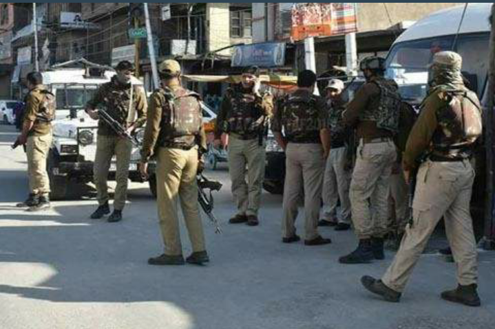 Kashmir police to go hi-tech, don uniform with body cameras