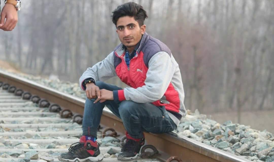 Flash:One Youth Killed During Clashes in Kulgam