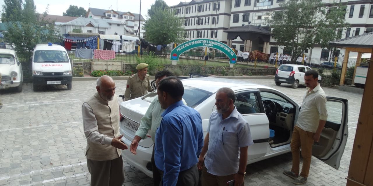 Chairman SHRC J&K State visits DDC, PCR Kashmir
