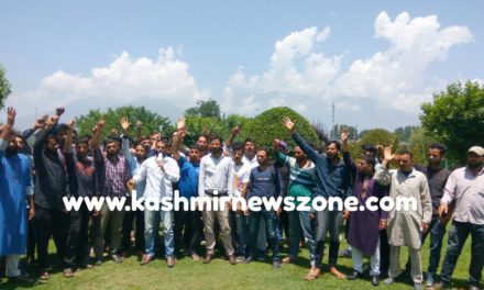PDD casual labourers in Ganderbal threaten mass self-immolation if their demands are not full filed.
