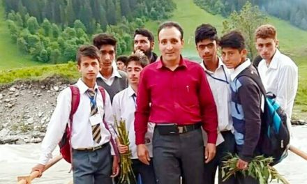 Students, Teachers, Friends Pay tribute to teacher Killed in Bandipora road accident