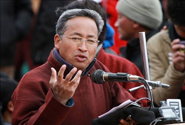 Governor congratulates Sonam Wangchuk, “Describes Sonam as ‘an inspiring model for youth’