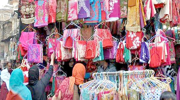 Kashmir valley dresses a festive look on Eidul-Azha, ‘Markets across Valley abuzz with shoppers’