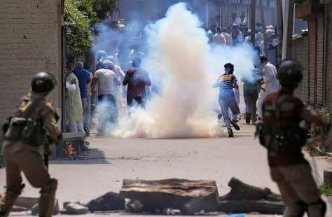 Over 30 injured during clashes in slain militant’s native Pahalgam village