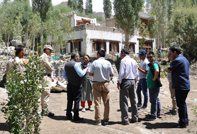 CEC, LAHDC visits the flood affected area in Saboo village