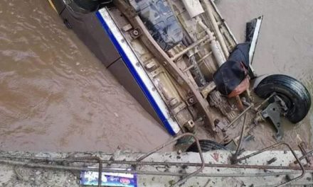 One Died And 8 Injured In Road Accident In Anantnag.