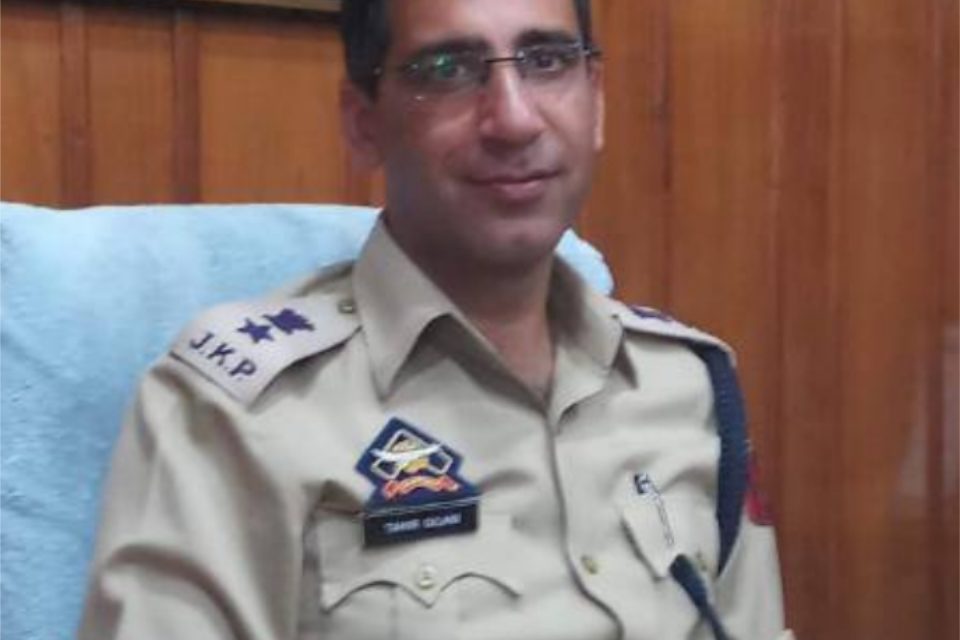 Traffic Police City Srinagar greets people on the eve of Eid-ul-Azha