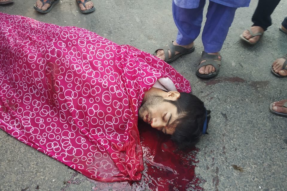 Auto Rikshaw driver crushed to death by speedy truck in Kupwara