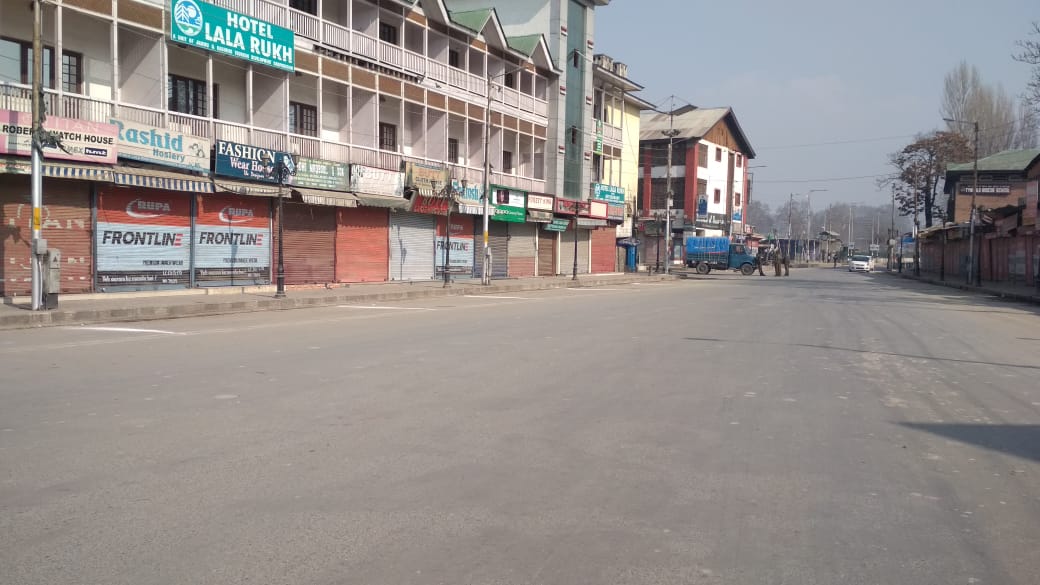 Kashmir shuts on day of hearing on Article 35-A