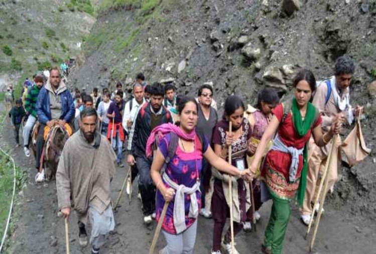 After remaining suspended for a day Amarnath Yatra resumes again