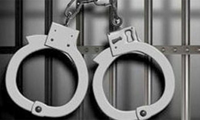 Khanyar Police Station Solves theft case.Two accused arrested, stolen property recovered