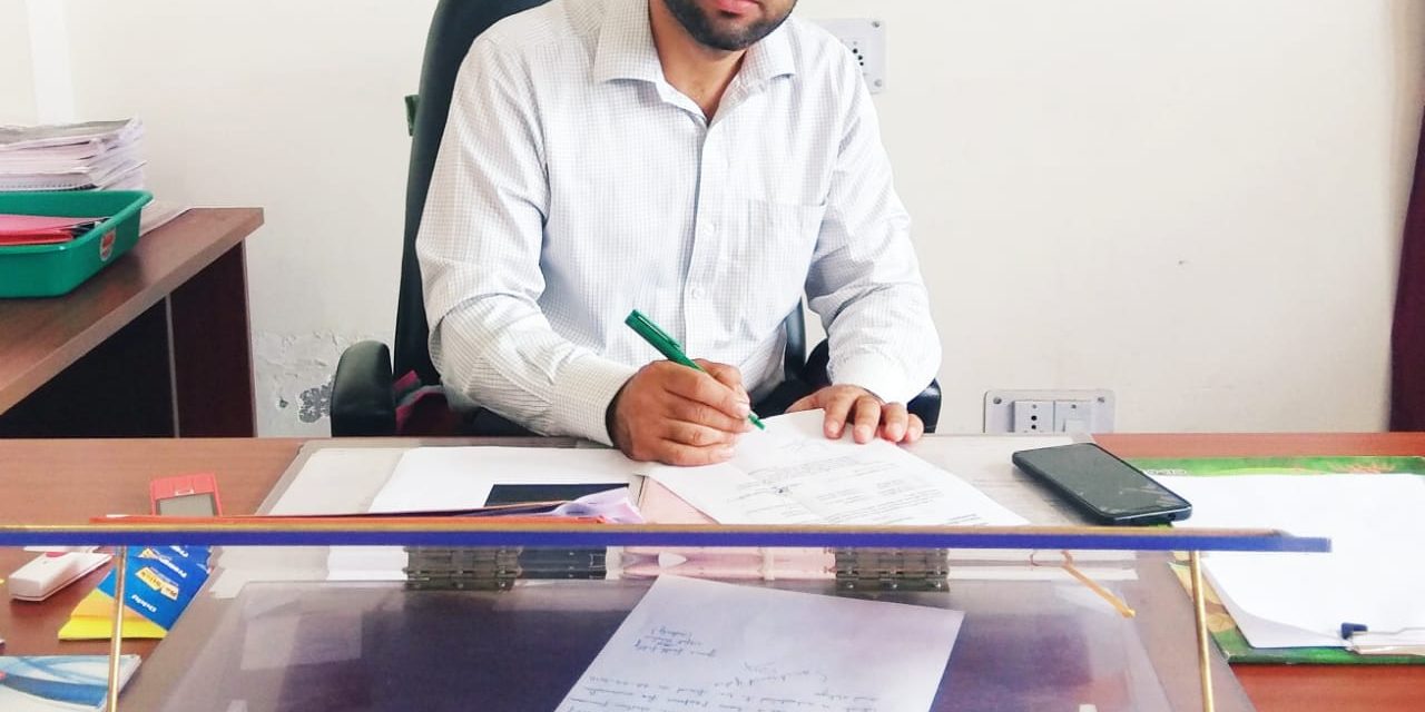 Jahangeer Aakhoon assumes charges of DIO Bandipora