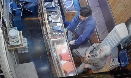 Police Station Shaheedgunj,Srinagar seeks help of general public to identify the two suspected fraudesters involved in taking away gold worth 52.0 lacs fraudulently