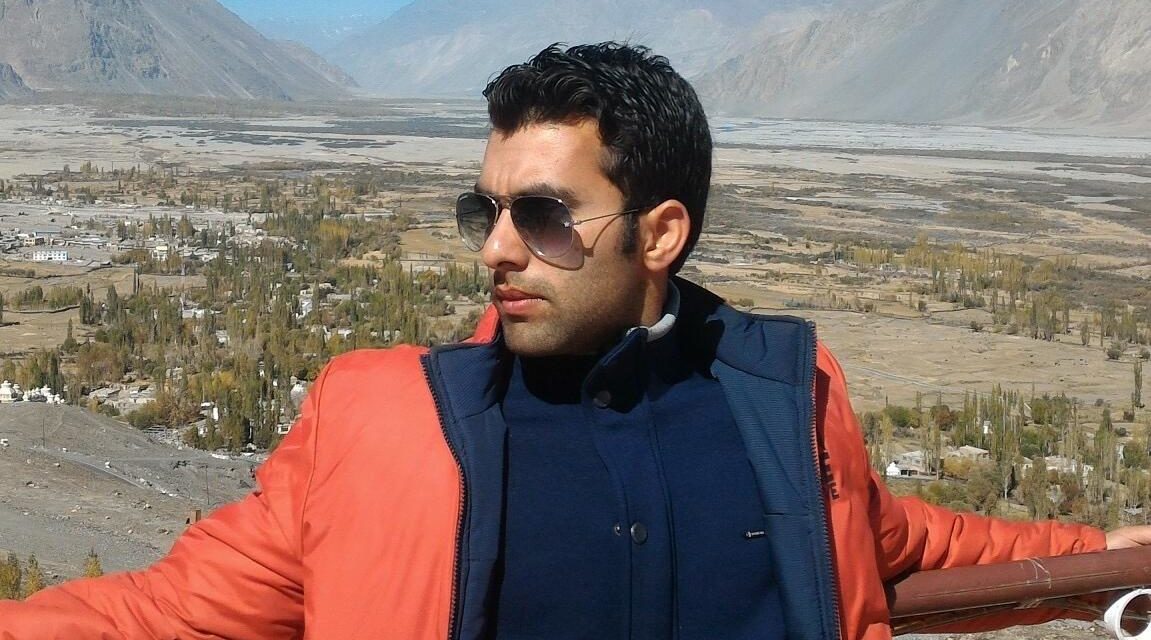 Two dead, one injured after they fall into a crevice