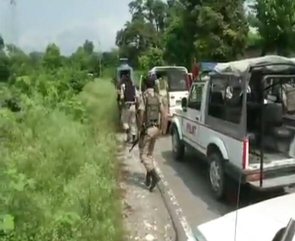 Encounter rages in Tral