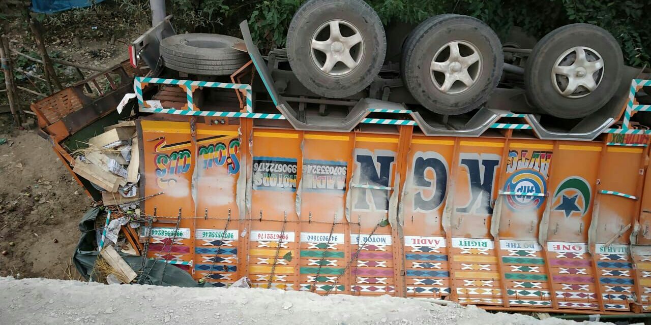 Speedy truck turns turtle at Sopore Bypass, three injured