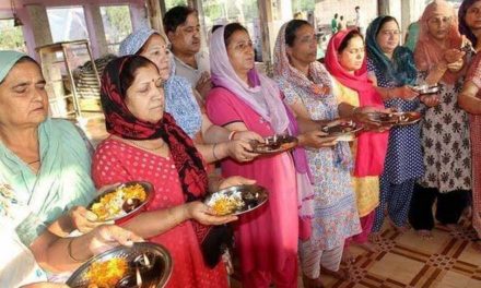 Amid volatile situation Kashmiri Pandits celebrate Navaratri in Srinagar