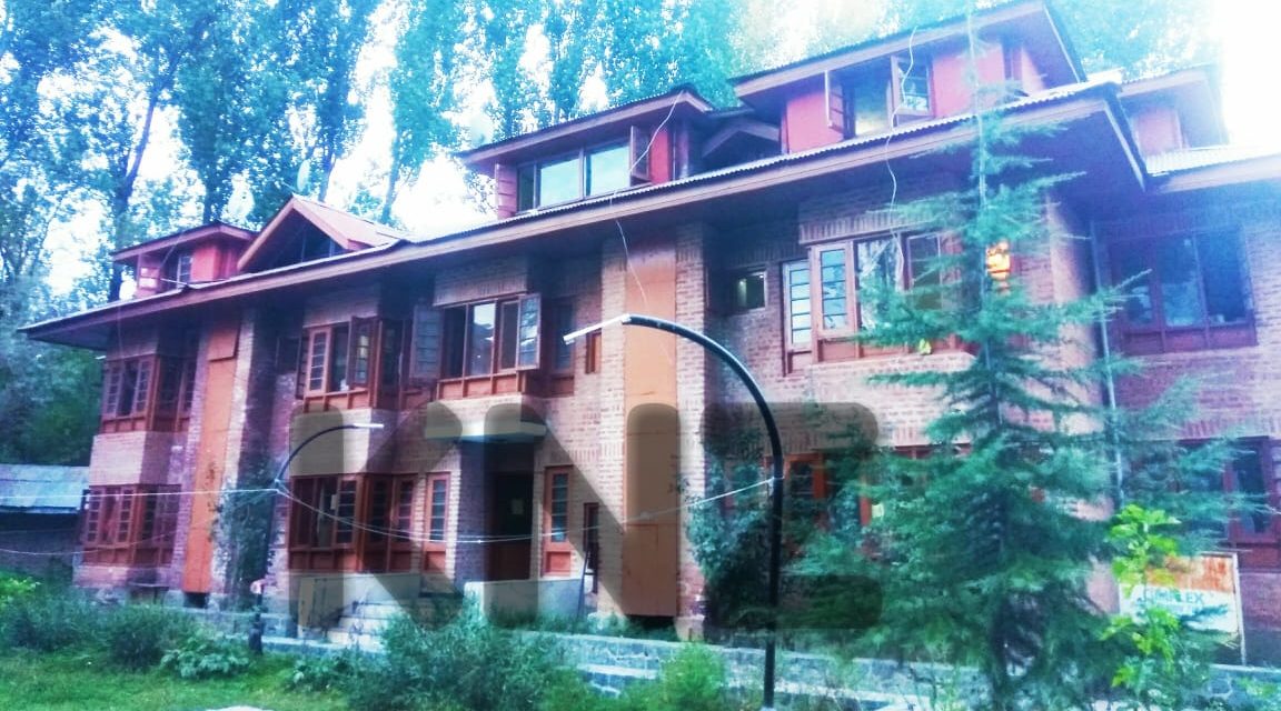 PM package employees demand adequate accommodation In Ganderbal