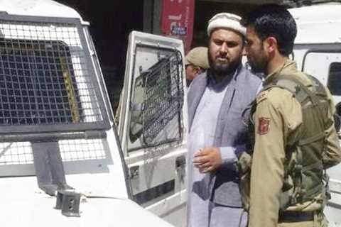 Ex-Mirwaiz south Kashmir, Hurriyat leader slapped with PSA