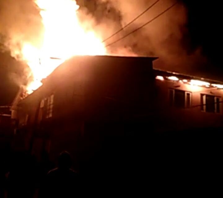 Fire breaks out in municipal committee building in Shopian