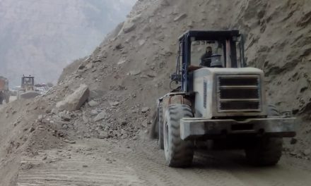JCB operator dies clearing Kashmir highway at Ramban