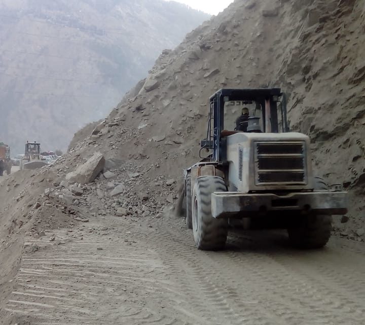 JCB operator dies clearing Kashmir highway at Ramban